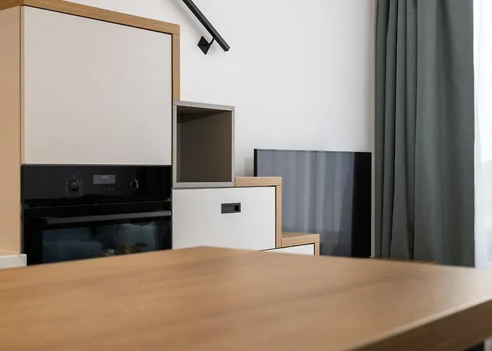 Designer Loft Retreat In Center