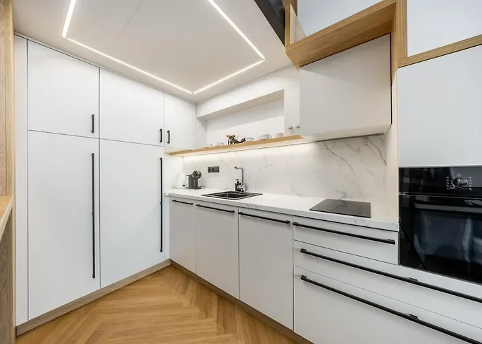 Designer Loft Retreat In Center Apartament