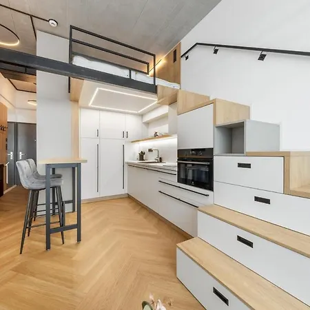 Designer Loft Retreat In Center Братислава