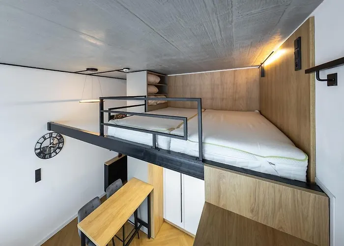 Designer Loft Retreat In Center Appartement